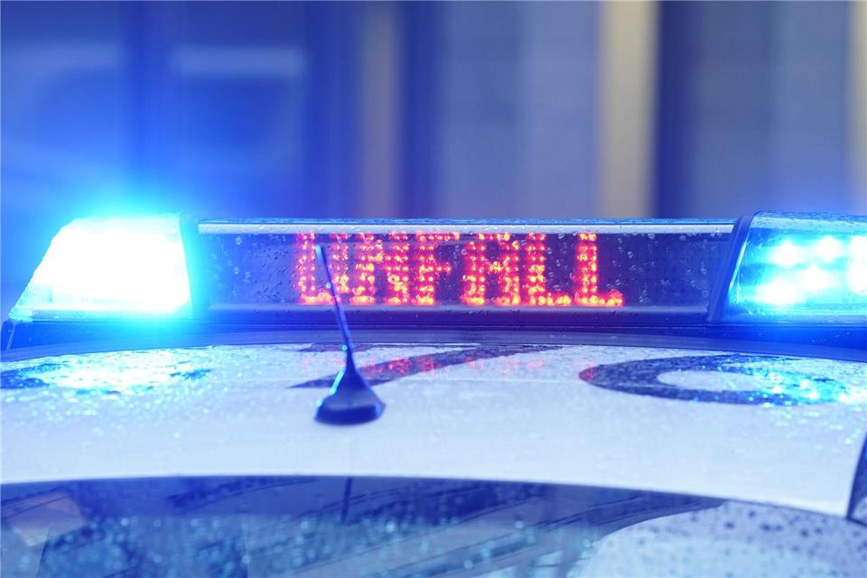 Nach einem Unfall an der Einfahrt zum Deichtortunnel geht die Hamburger Polizei von einem illegalen Straßenrennen aus. (Symbolbild)Marcus Brandt/dpa