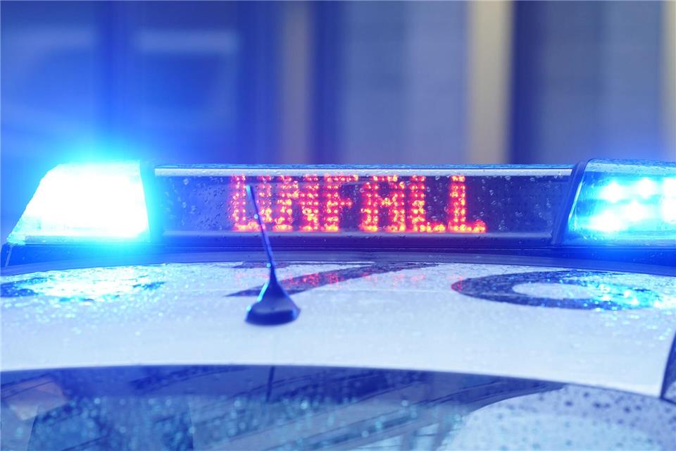 Nach einem Unfall ist die B5 in Richtung Berlin gesperrt. (Symbolbild)Marcus Brandt/dpa