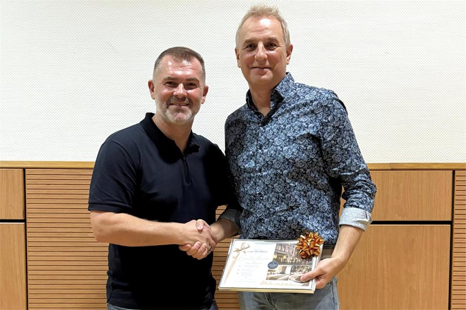 Nach einem Vierteljahrhundert trat Olaf Lange (rechts) von der Spitze des SC Reken ab. Der Nachfolger des neuen Ehrenvorsitzenden ist sein vorheriger Stellvertreter: Daniel Sekic (links). Der sagt: „Ich werde den intensiven Austausch mit Olaf vermissen.“ 