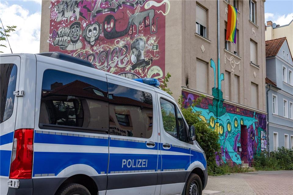 Nach einem mutmaßlichen Brandanschlag auf das Wohnprojekt „Zelle 79“ in Cottbus ermitteln Staatsschutz und Mordkommission. Frank Hammerschmidt/dpa