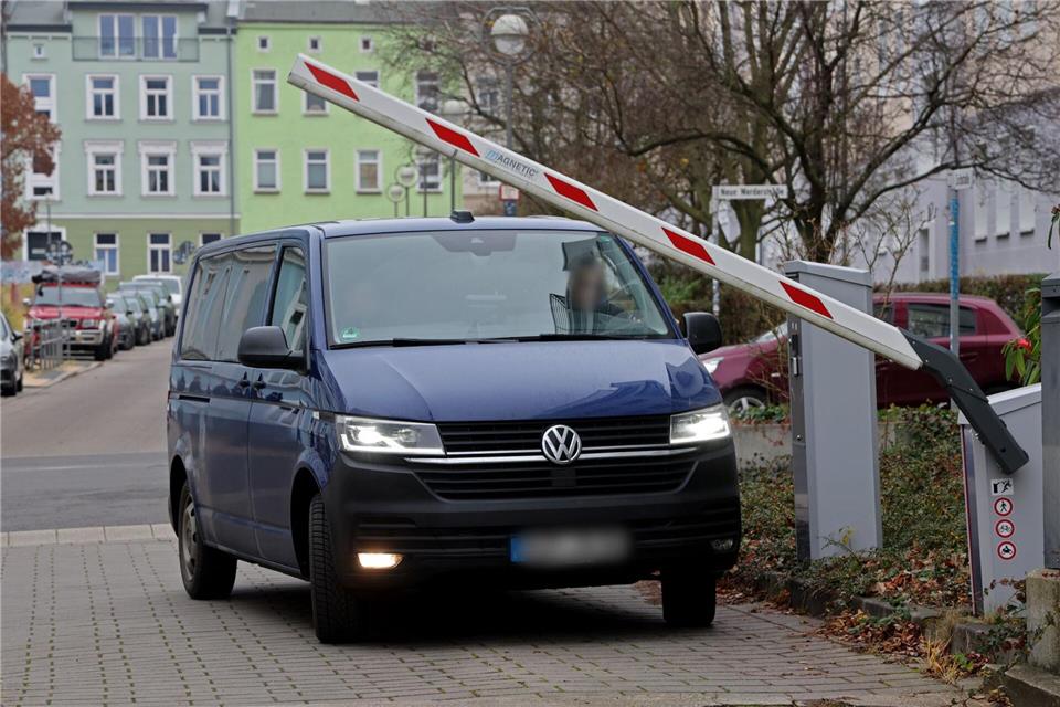 Nach einem rund einstündigen Haftprüfungstermin teilte die Staatsanwaltschaft mit, dass der Haftbefehl bestätigt wurde.Bernd Wüstneck/dpa