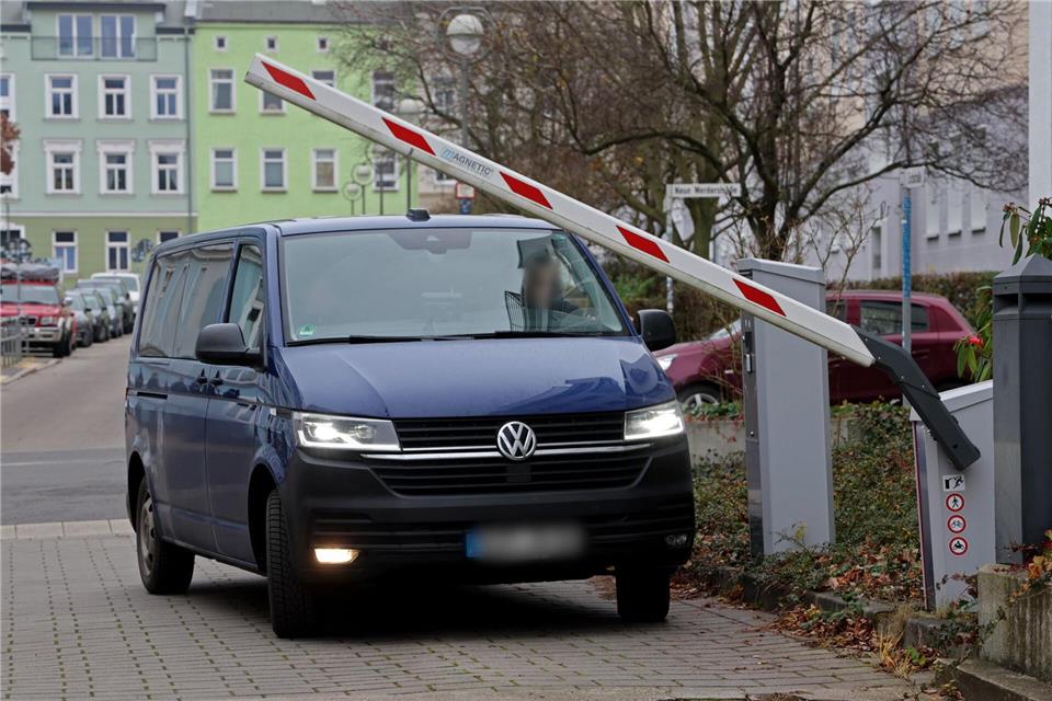 Nach einem rund einstündigen Haftprüfungstermin teilte die Staatsanwaltschaft mit, dass der Haftbefehl bestätigt wurde.Bernd Wüstneck/dpa