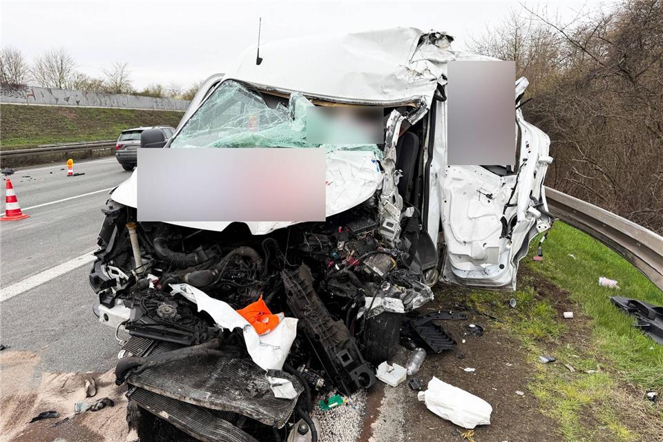 Nach einem schweren Unfall auf der A2 bei Castrop ist eine Teilstrecke gesperrt. Marc Gruber/7aktuell.de/Marc Gruber/dpa