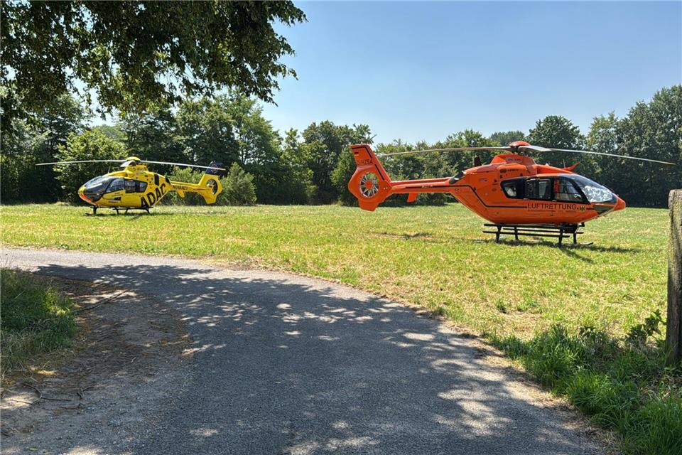 Nach einem schweren Unfall müssen zwei E-Scooter-Fahrer mit Rettungshubschraubern abtransportiert werden.-/Rheinischeblaulichtnews/dpa