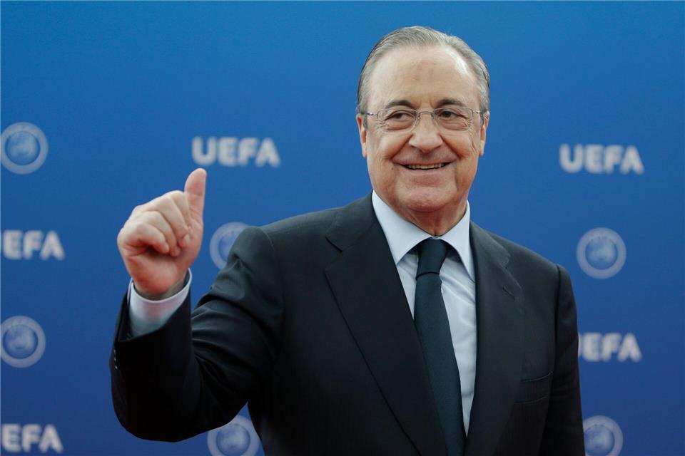 Nach einem weiteren juristischen Erfolg im Streit mit der UEFA um die Super League will Real Madrid unter Club-Präsident Florentino Perez Schadensersatz geltend machen. Claude Paris/AP/dpa