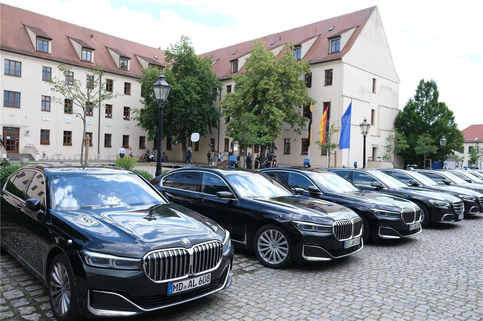 Nach einer Auswertung der Deutschen Umwelthilfe fahren 70 Prozent der Dienstwagen in Sachsen-Anhalt mit Diesel. (Archivbild)Sebastian Willnow/dpa
