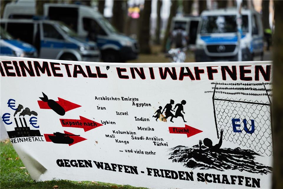 Nach einer Demo in Köln ist ein umstrittener Protestzug in Meerbusch geplant Rolf Vennenbernd/dpa