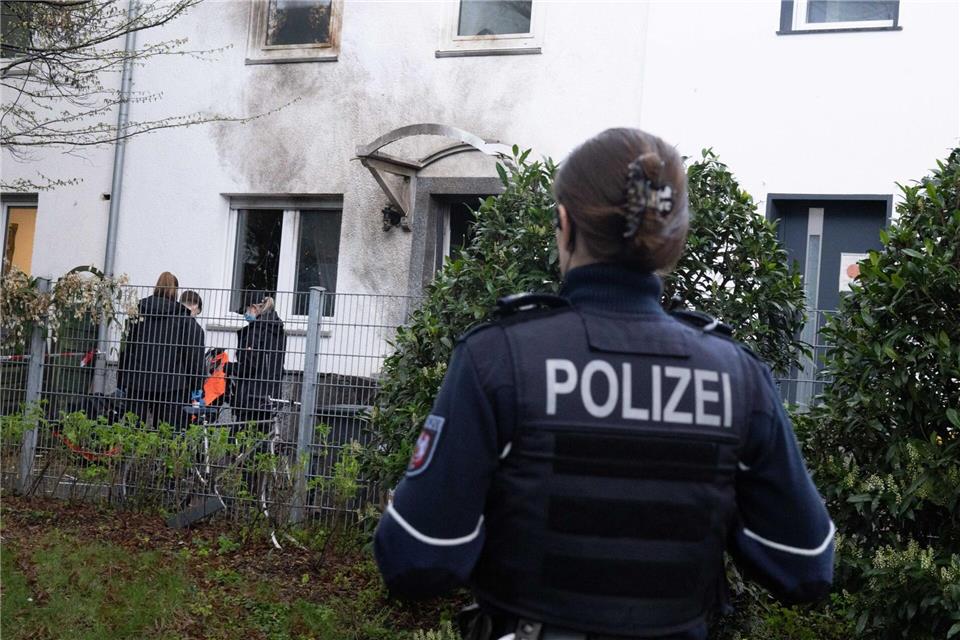 Nach einer Explosion an einem Reihenhaus werden Zeugen gesucht. Benjamin Westhoff/dpa