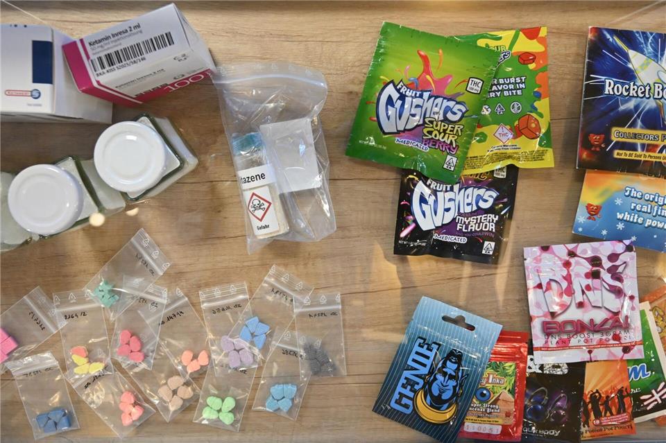 Nach einer Häufung von Drogentoten in Mecklenburg-Vorpommern fordert die Landeskoordinierungsstelle für Suchtthemen dringend mehr Aufklärung, vor allem Jugendlicher. (Archivbild)Arne Dedert/dpa