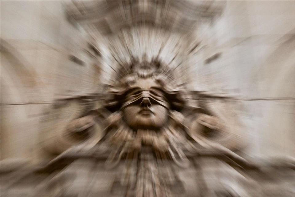 Nach einer Justizpanne ist ein wegen Vergewaltigung verurteilter Mann auf freiem Fuß. (Illustration) Jens Kalaene/dpa