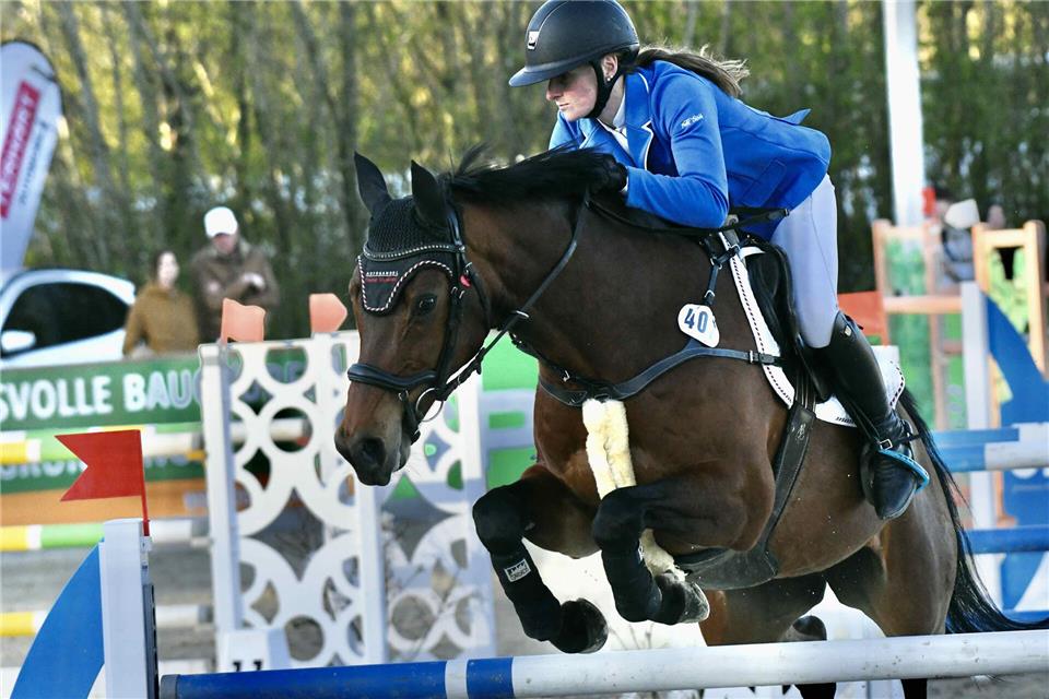 Nach einer Kulik zurück im Turniersport: Come and feel O führte Juliane Rölfing zum Sieg im S*-Springen beim ZRFV Borken.
