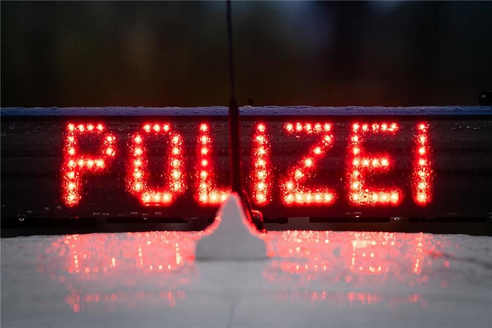 Nach einer brutalen Schlägerei fahndet die Berliner Polizei nach den Tätern. (Symbolbild)Soeren Stache/dpa