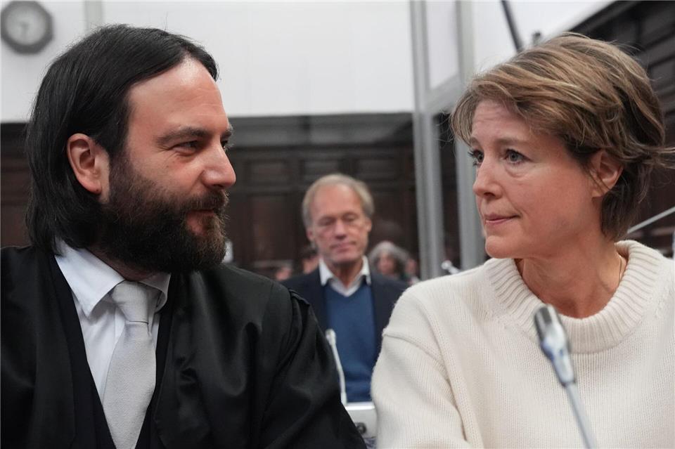 Nach einer dramatischen Szene im Gerichtssaal wurde der Prozess kurz unterbrochen. Marcus Brandt/Pool dpa/dpa