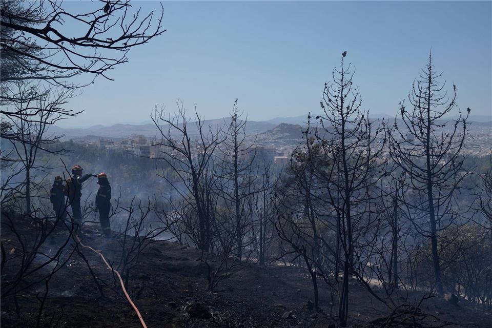 Nach einer durchkämpften Nacht gibt es auf Paros keine aktive Feuerfront mehr. (Archivbild)Thanassis Stavrakis/AP/dpa