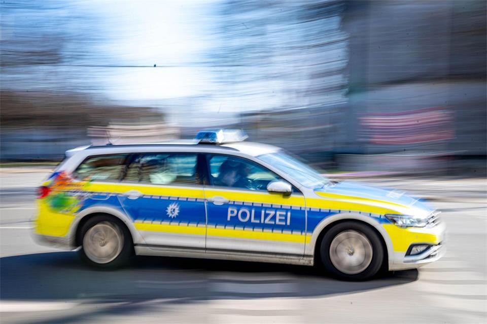 Nach einer psychiatrischen Begutachtung wurde der 28-Jährige zwangsweise untergebracht. (Symbolbild)Sina Schuldt/dpa