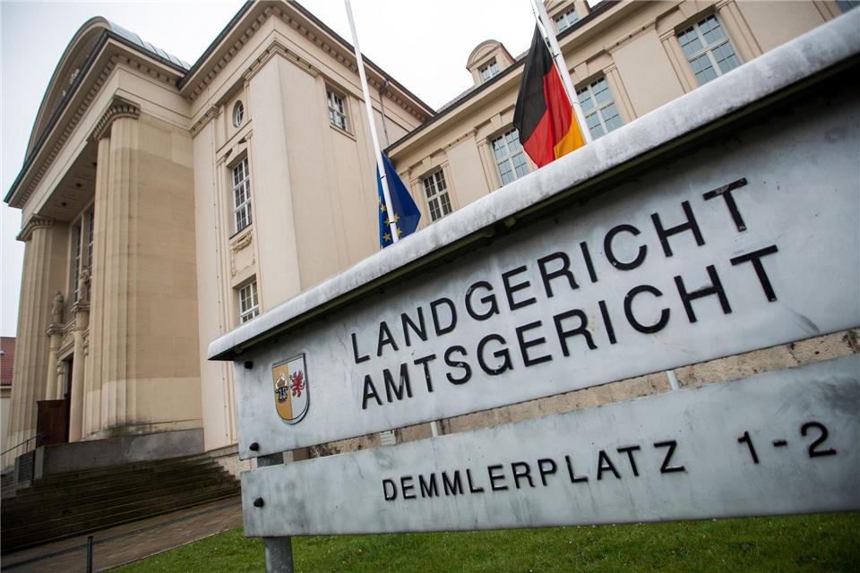 Nach einer tödlichen Messerattacke ist ein Mann vom Landgericht Schwerin freigesprochen worden. Er habe in Notwehr gehandelt, entschied das Gericht. (Archivbild)Jens Büttner/dpa-Zentralbild/dpa