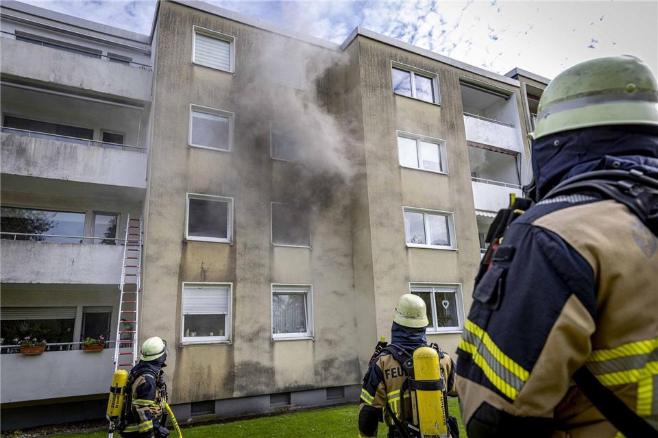 Wohnungsbrand in Essen: Akkus vermutlich Brandursache Nach ersten Erkenntnissen der Feuerwehr waren in der Wohnung Akkus beim Laden in Brand geraten.Justin Brosch/dpa