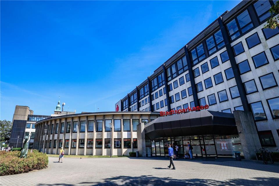 Nach ersten Erkenntnissen wurden knapp 30 Schließfächer aufgebrochen.Christoph Reichwein/dpa