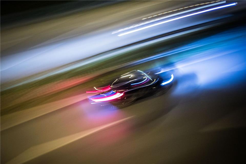 Nach etwa 30 Minuten ging dem Mann laut Polizei der Sprit aus. (Symbolbild)Frank Rumpenhorst/dpa