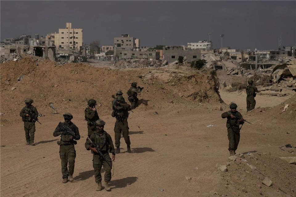 Israels Armee erlebt vor Gaza-Offensive Mobilisierungskrise Nach fast zwei Jahren Krieg sind viele israelische Soldaten erschöpft. (Archivbild)Leo Correa/AP/dpa
