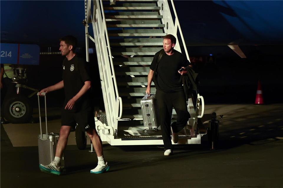 Nach höchsten Zielen ganz unten angekommen: Julian Nagelsmann nach der Rückkehr aus Foxborough. Christian Charisius/dpa