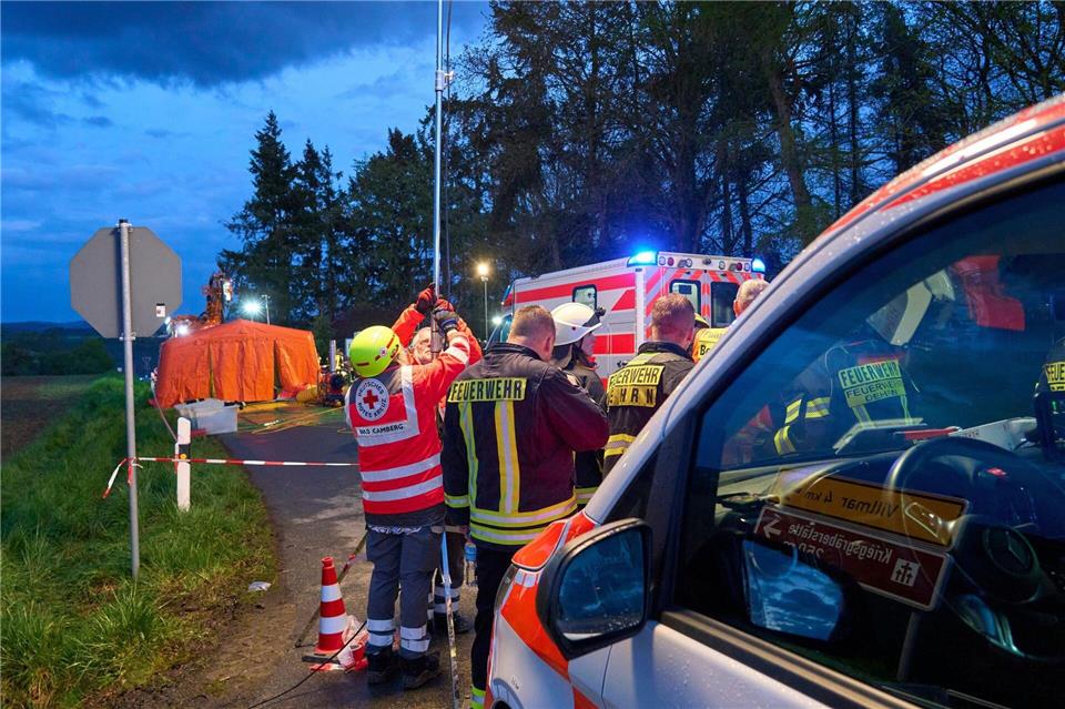 Nach ihrem Einsatz müssen sich die Helfer von Feuerwehr und Rettungsdiensten auf psychische Folgen einstellen. (Archivbild)Sascha Ditscher/dpa