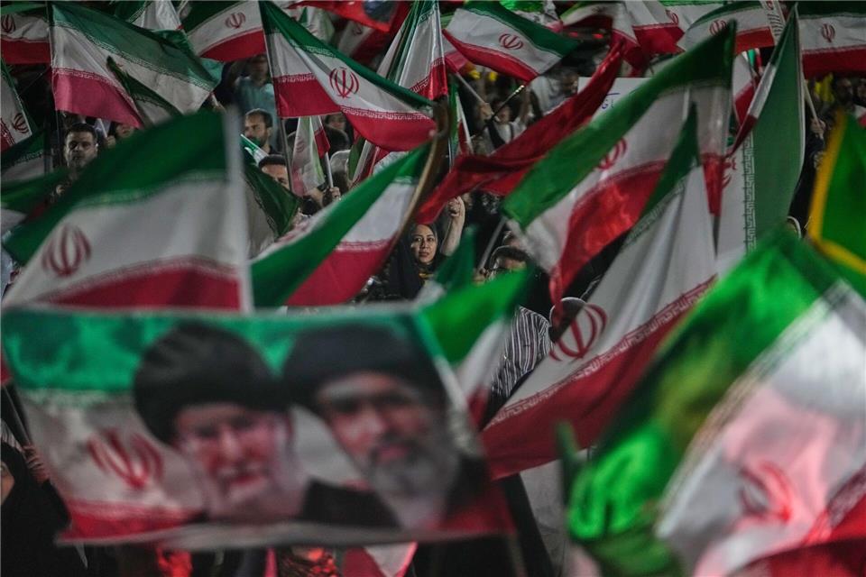 Nach iranischen Medienberichten gibt es derzeit keine informellen Verhandlungen zwischen dem Iran und den USA. (Symbolbild)Vahid Salemi/AP/dpa