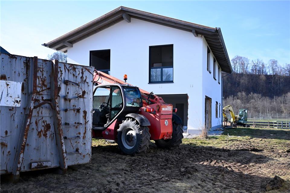 Nach jahrelangem Streit hat der Abriss von Schwarzbauten begonnen. Sven Hoppe/dpa