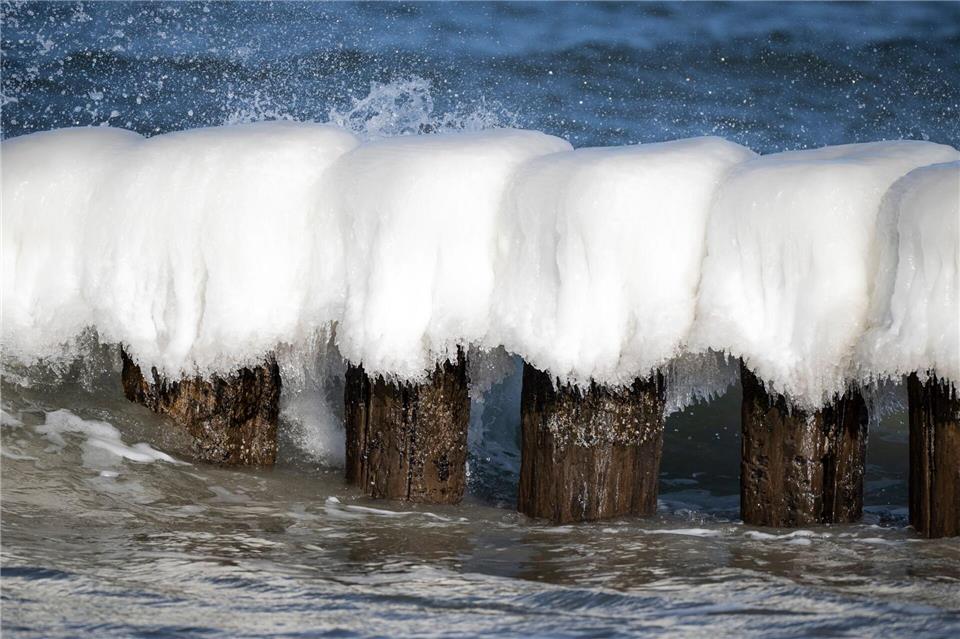 Nach klirrender Kälte steigenden die Temperaturen bleiben aber frostig.Philip Dulian/dpa
