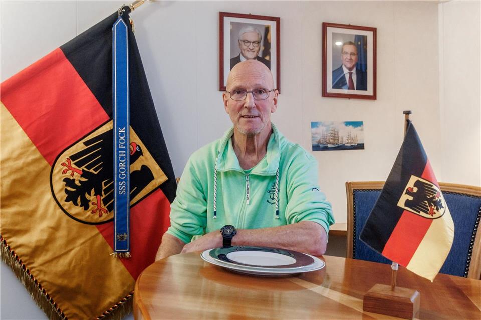 Nach knapp 39 Jahren verlässt Chef-Stewart Burkhart Kempcke die „Gorch Fock“.Markus Scholz/dpa