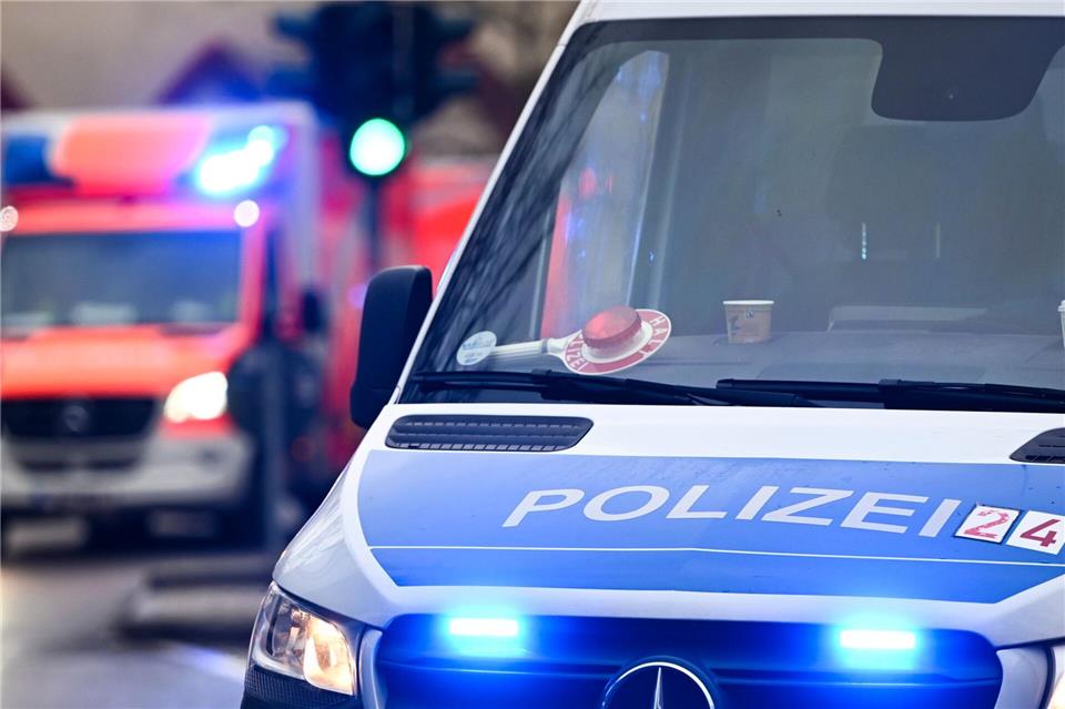 Nach lauten Knallgeräuschen war die Polizei mit einem Großaufgebot in Berlin-Gropiusstadt im Einsatz. (Symbolbild)Jens Kalaene/dpa