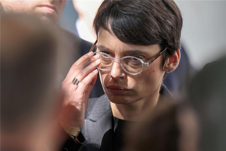 Nach massiver Kritik am Umgang mit dem Solinger Terroranschlag trat die Grünen-Politikerin Josefine Paul im Januar als Fluchtministerin Nordrhein-Westfalens zurück. (Archivfoto) Christoph Reichwein/dpa