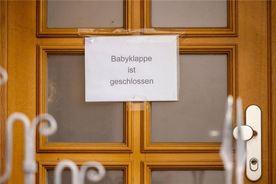 Nach mehr als 20 Jahren gibt es die Babyklappe in der Mainzer Altstadt nicht mehr.Helmut Fricke/dpa
