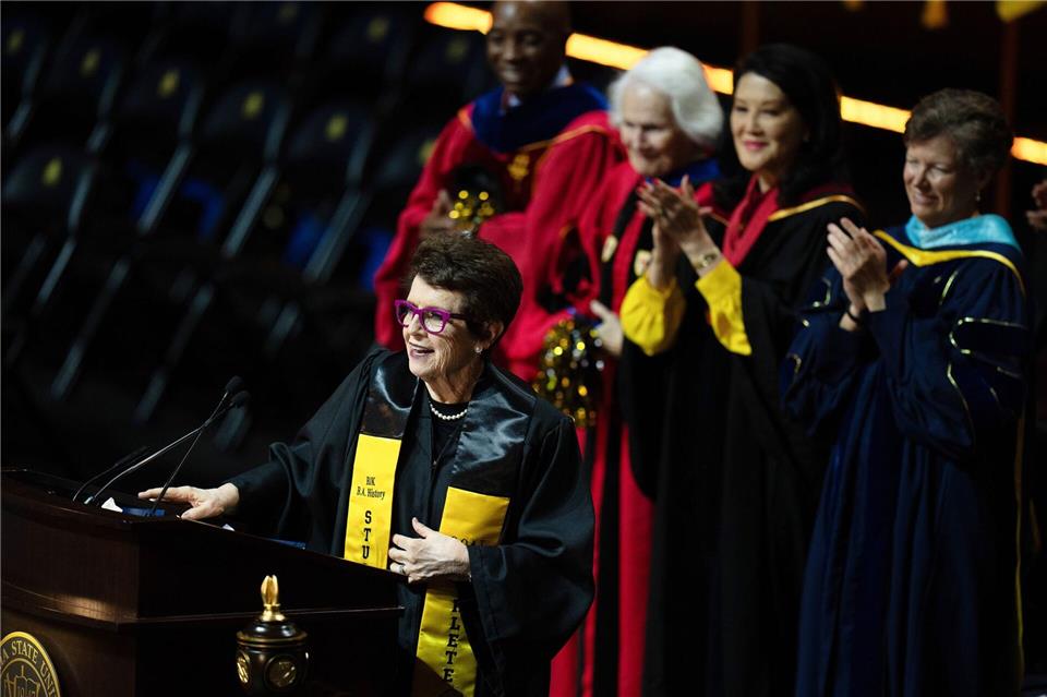 Nach mehr als 60 Jahren: Billie Jean King feiert Uniabschluss.Jae C. Hong/AP/dpa