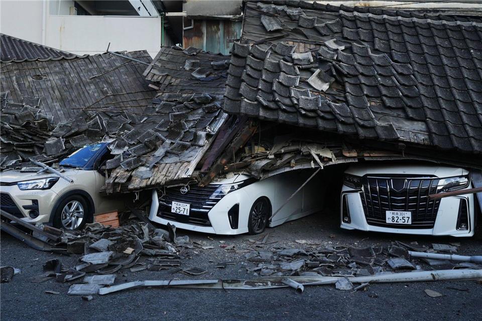 Nach schwerem Erdbeben in JapanHiro Komae/AP/dpa
