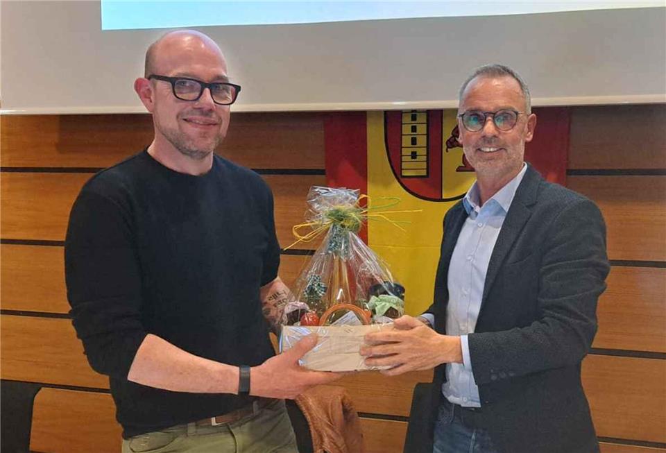 Nach sechs Jahren als Vorsitzender wurde Andre Wachtmeister (links) verabschiedet. Der Geschäftsführer des Jugendwerks, Jörg Heselhaus, dankte ihm im Namen aller Mitglieder.