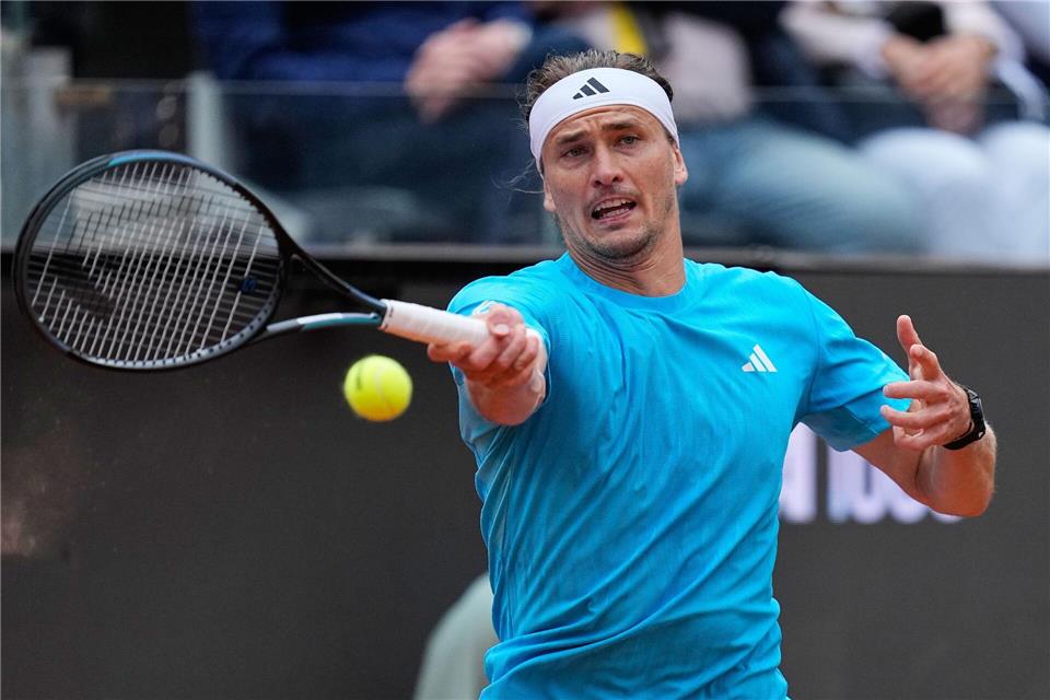 Nach sehr gutem Start verliert Alexander Zverev sein Achtelfinale beim Turnier in Rom.Alessandra Tarantino/AP/dpa