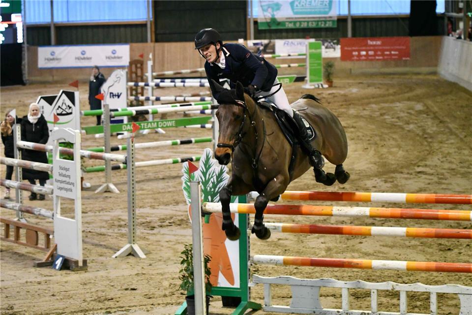 Nach seinem großen Erfolg in Münster startet Springreiter Hendrik Dowe am Wochenende auch beim Hallenturnier in Velen.
