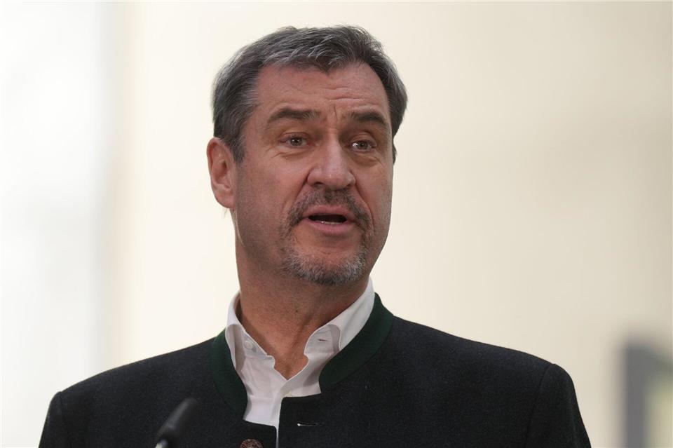 Nach seiner Dauerkritik an den Grünen will sich CSU-Chef Söder bei den wichtigen Beratungen mit den Grünen lieber zurückhalten. (Archivbild) Michael Kappeler/dpa