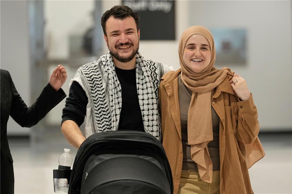 Nach seiner Freilassung aus der Abschiebehaft will Chalil nun die US-Regierung zur Verantwortung ziehen. (Archivbild)Seth Wenig/AP/dpa