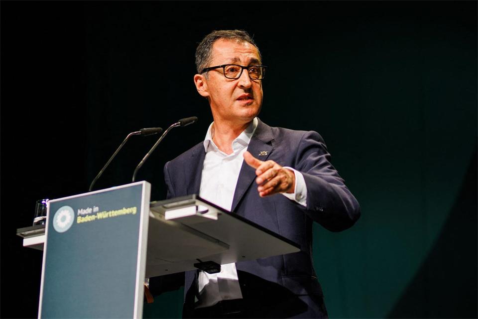 Nach seiner Rede auf dem Grünen-Parteitag in Offenburg gab es Standing Ovations im Publikum.Philipp von Ditfurth/dpa