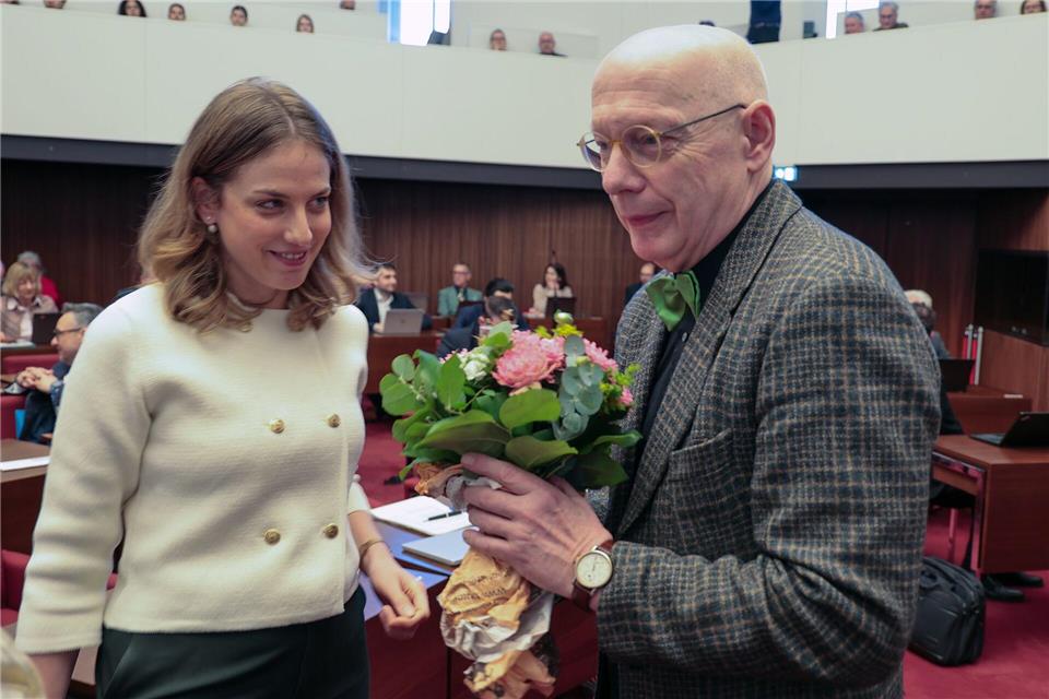 Nach seiner Wahl zum Vizepräsidenten erhielt Ralph Saxe viele Glückwünsche - etwa von der CDU-Fraktionsvorsitzenden Wiebke Winter. Focke Strangmann/dpa