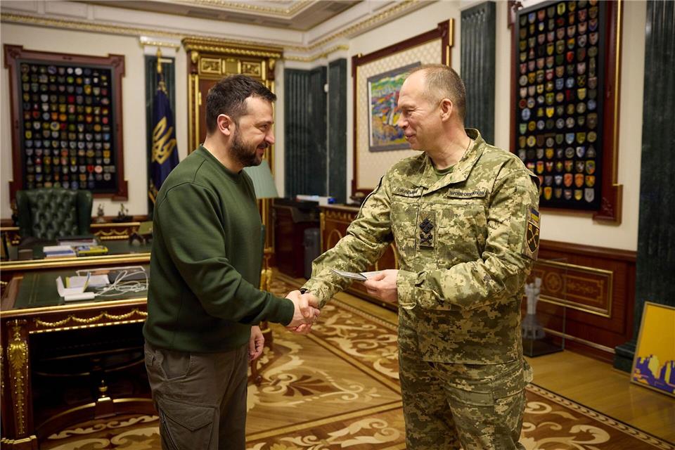 Nach tagelangen Protesten und Rücktrittsforderungen hat der ukrainische Präsident Wolodymyr Selenskyj den Oberbefehlshaber der Streitkräfte, Olexander Syrskyj, entlassen. (Archivbild)Ukrainisches Präsidentialamt/Pool/Planet Pix via ZUMA Press Wire/dpa