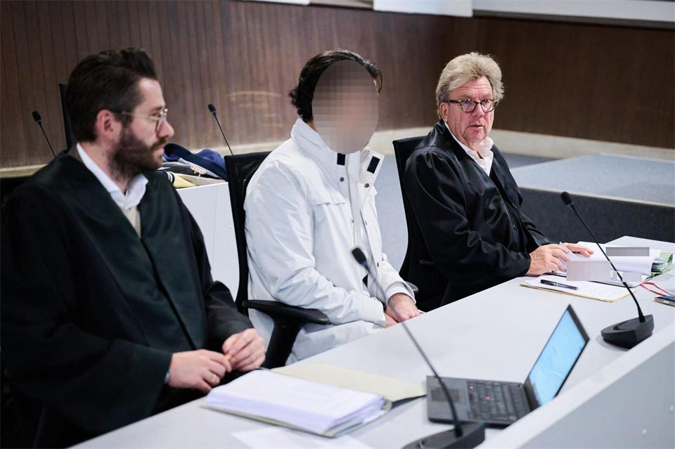 Nach tödlichen Schüssen in Nienburg hat der Prozess gegen den mutmaßlichen Täter begonnen.Sina Schuldt/dpa