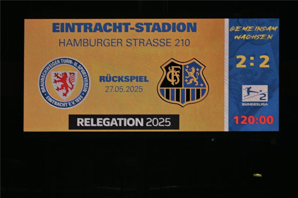 Nach verpasstem Aufstieg geht es für Saarbrücken mit einem Auswärtsspiel in Cottbus neu los. Swen Pförtner/dpa