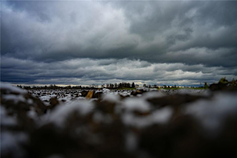 Nach verschneiten Tagen zeigt sich am Wochenende die Sonne. Doch nur von kurzer Dauer.Malin Wunderlich/dpa