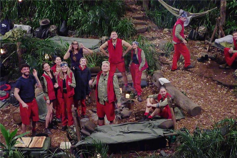 Nach vielen Tagen gibt es endlich wieder richtiges Essen. RTL/dpa