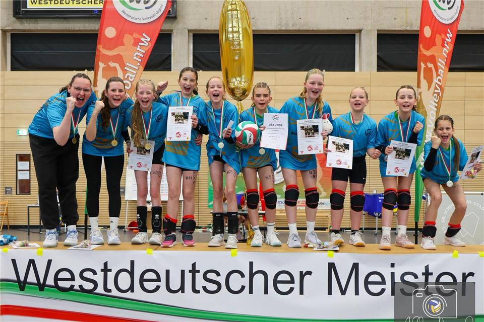 Nach viermal Platz zwei und einmal Platz drei bei Westdeutschen Meisterschaften war der Jubel der U12 des RSV Borken über den Triumph in Lüdinghausen groß.