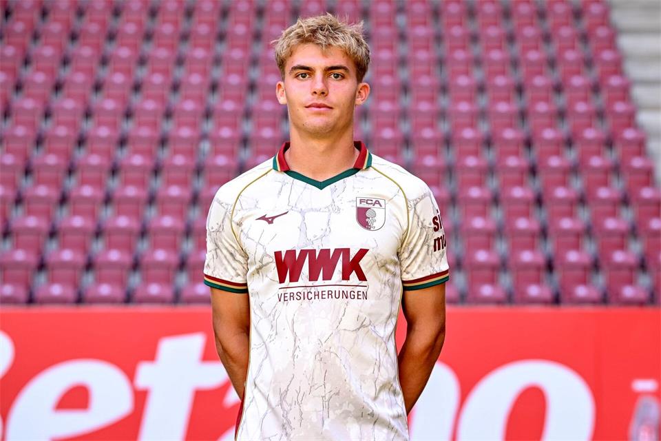Nach wenigen Wochen in Augsburg schon erstmals zum DFB-Team geholt: Hennes Behrens. (Archivbild)Harry Langer/dpa