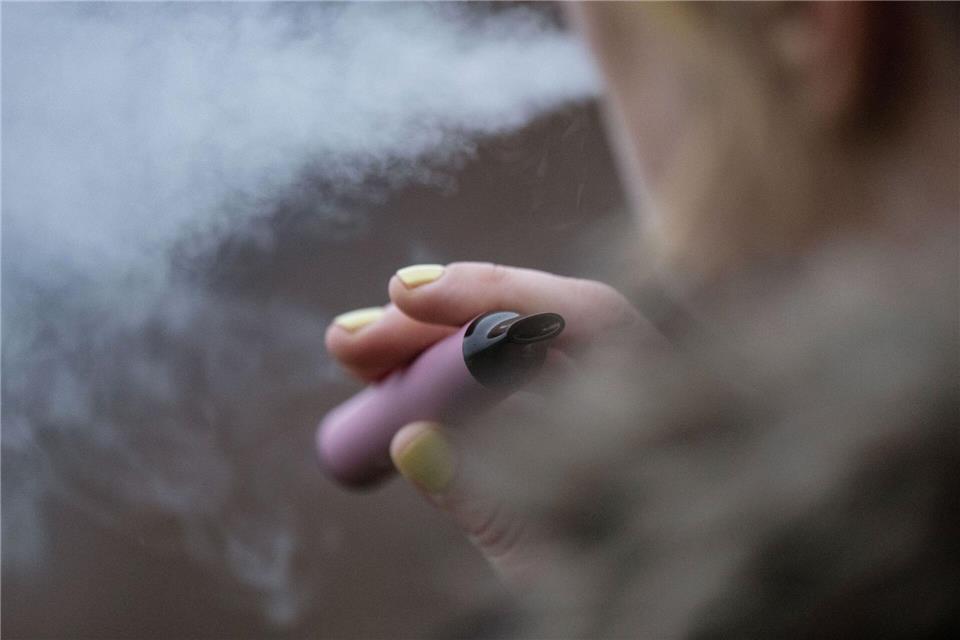 Nach wenigen Zügen habe der Jugendliche das Bewusstsein verloren. (Symbolbild)Marijan Murat/dpa